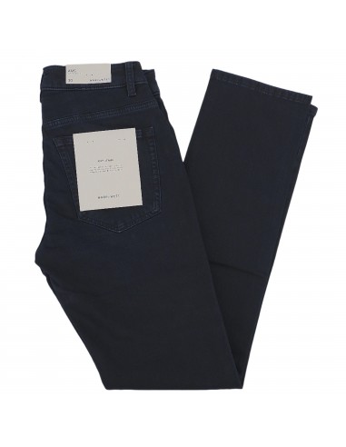 Jeans marine foncée extensible suggérées chez